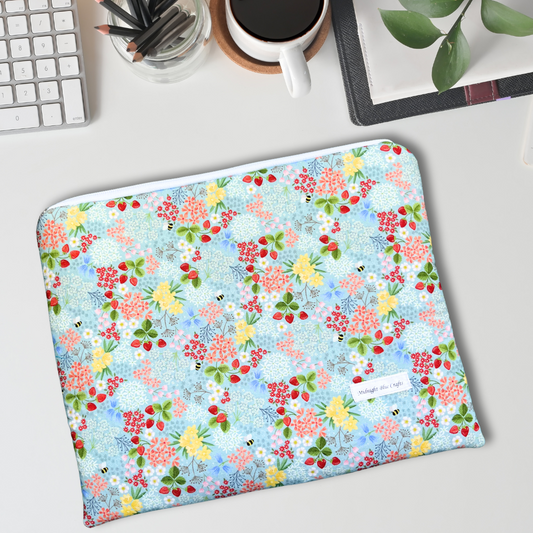 Strawberry Bumblebee - Laptop Sleeve